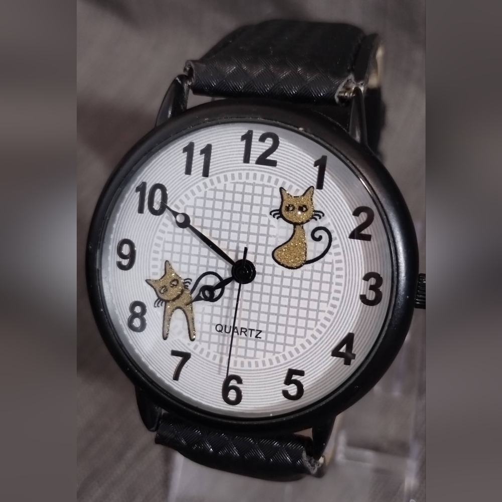 Quartz Watch with Kitty Accents, Runs & Keeps Time, New Battery - Picture 2 of 14